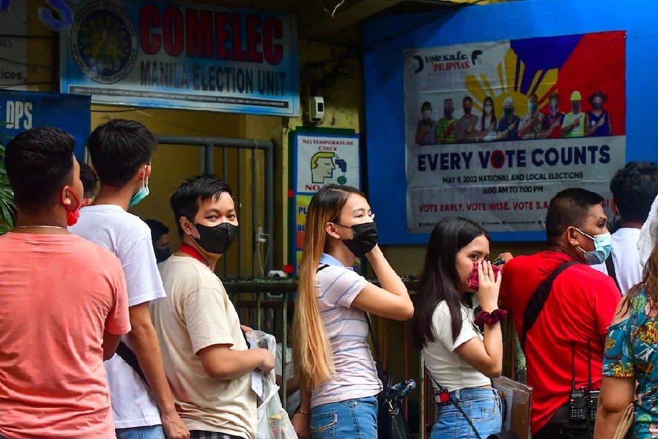 Voter registration resumes at the COMELEC office in Manila on June 4, 2022. Mark Demayo, ABS-CBN News