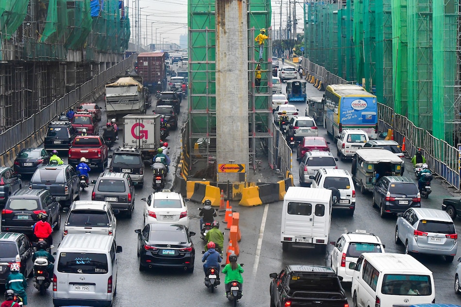 Traffic builds up along Commonwealth Avenue in Quezon City amid cloudy skies and light rain showers on August 8, 2022. Mark Demayo, ABS-CBN News/file