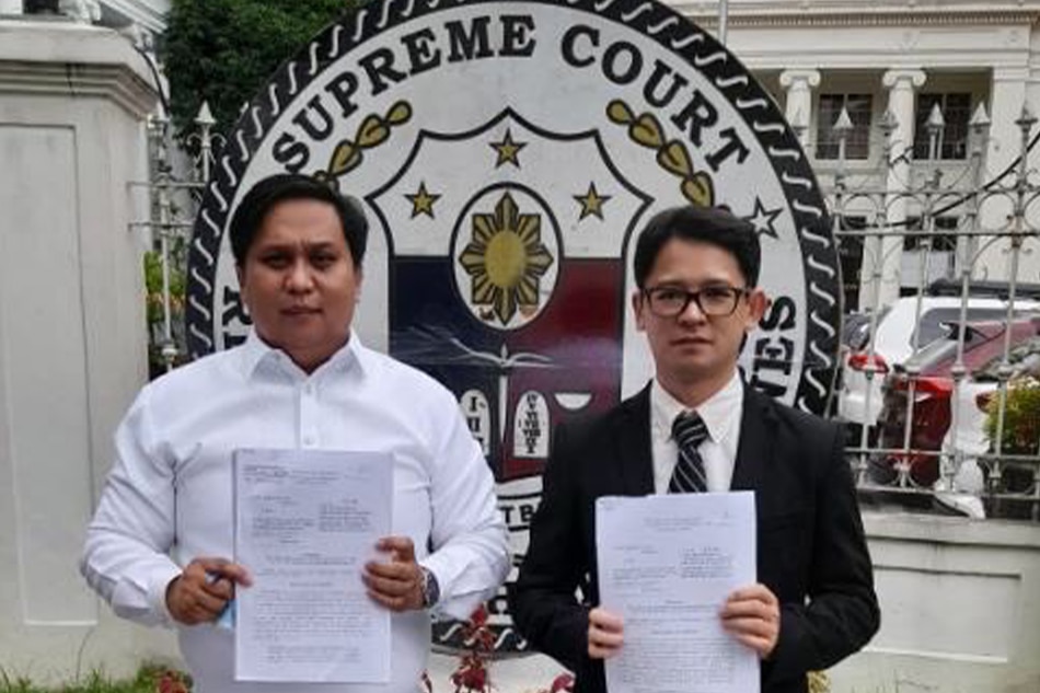 Petitioner Atty. Juman Paa and his lawyer Marc Guison before the Supreme Court. Photo courtesy of Atty. Juman Paa
