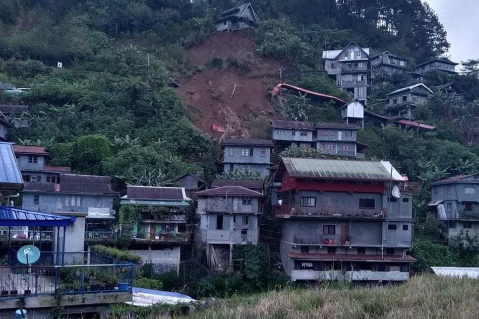 Higit 10 pamilya ang lumikas dahil sa landslide sa Mountain Province. Larawan mula sa Mountain Province DRRMO 