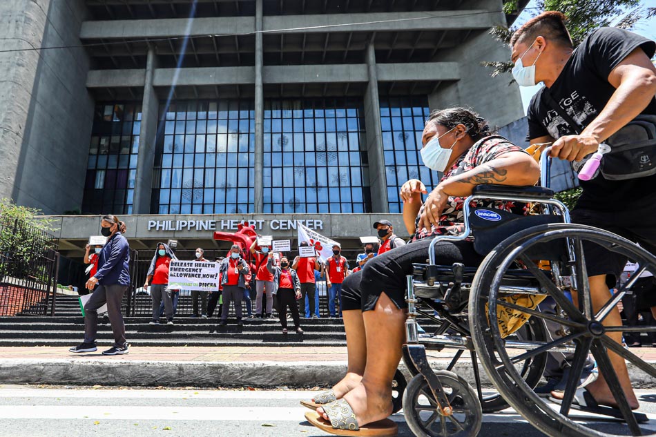 Health workers stage a noise barrage protest in front of the Heart Center of the Philippines in Quezon City on Aug. 25, 2022. They are calling on the government to release the One COVID-19 Allowance and other benefits. Jire Carreon, ABS-CBN News
