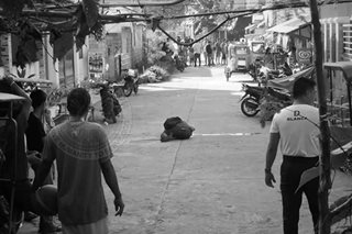 Construction worker binaril sa ulo sa kalsada sa Samar