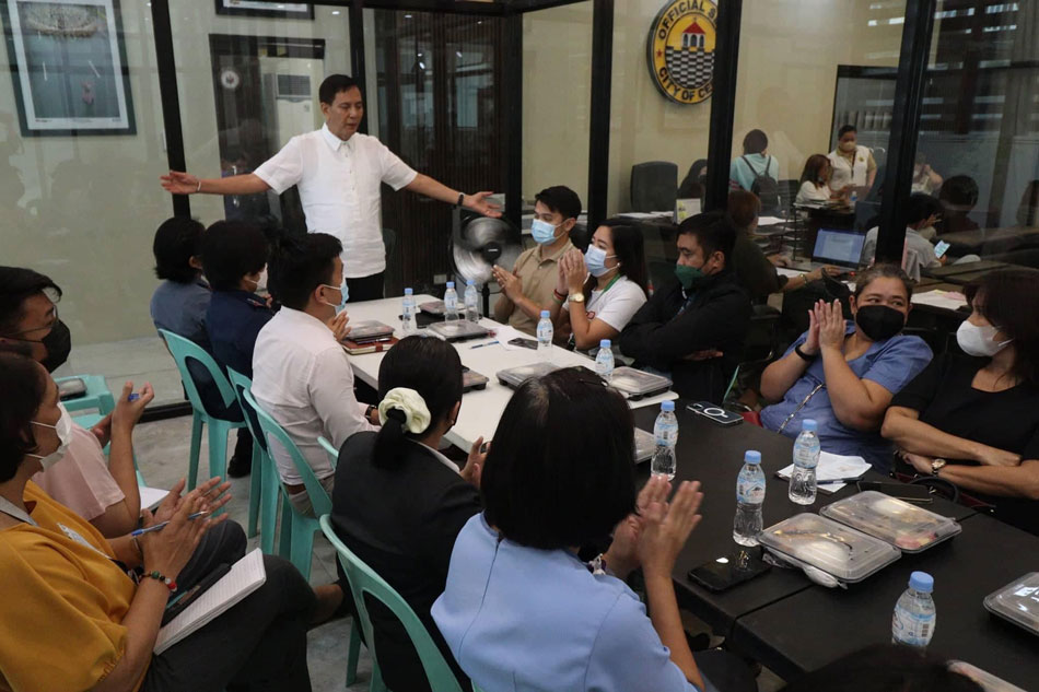  Cebu City Mayor Michael Rama met stakeholders and department heads on Aug. 30, 2022 to talk about the city's face mask policy. Cebu City Public Information Office
