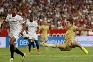 Football: Lewandowski leads Barca to win at Sevilla