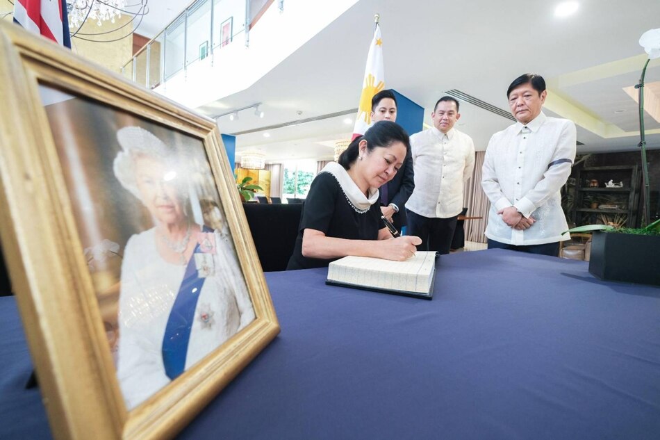 Marcos lauds Queen Elizabeth II as figure of &#39;great dignity&#39; 4