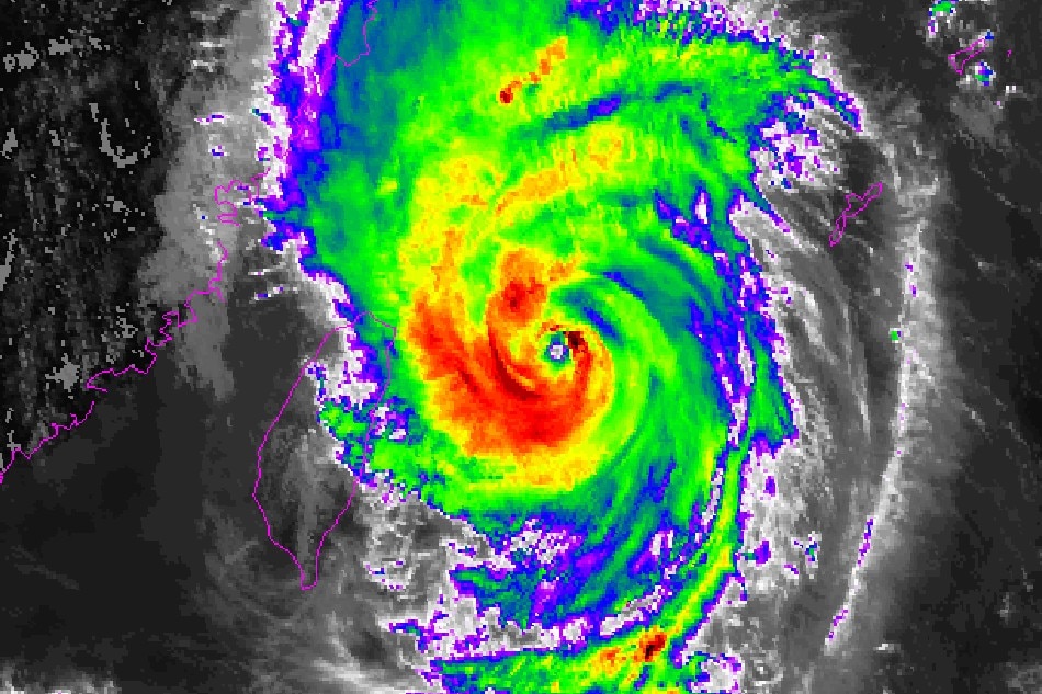 Typhoon Muifa Brings Rain Strong Winds To Japans Okinawa Abs Cbn News 1584