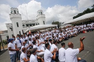 Laya na! More than 350 prisoners released from Muntinlupa