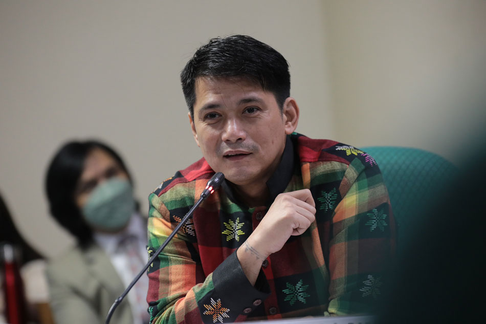  Sen. Robinhood Padilla stresses anew the importance of approaching the discussion on Constitution with open eyes as he presides over the 4th hybrid hearing of the Committee on Constitutional Amendments and Revision of Codes, September 13, 2022, on proposals to review and propose amendments to the 1987 Constitution. Voltaire F. Domingo/ Senate PRIB
