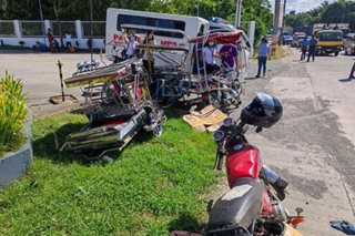 4 patay sa salpukan ng truck, 2 tricycle sa Quezon