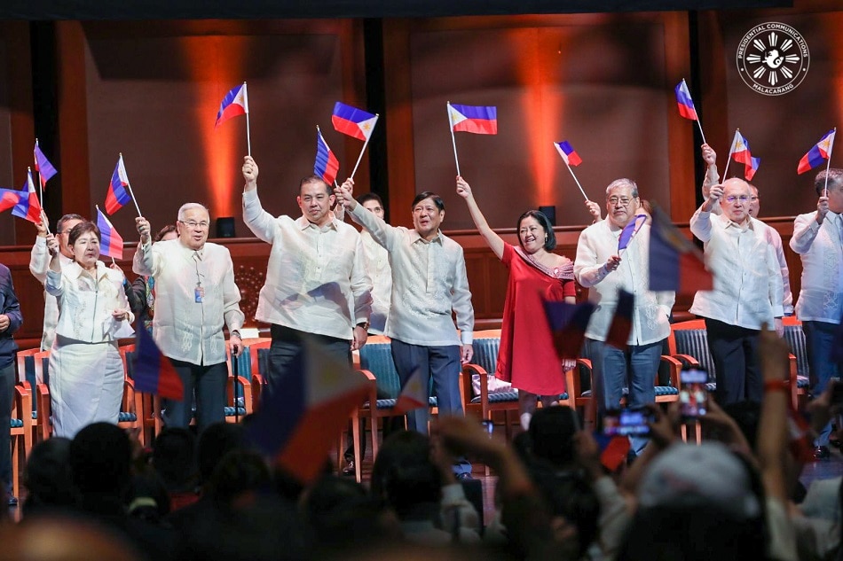President Ferdinand Marcos Jr. (center) meets with the Filipino community in the United States at the New Jersey Performing Arts Center on Sept. 18, 2022. Courtesy: Press Secretary Trixie Cruz-Angeles/Facebook