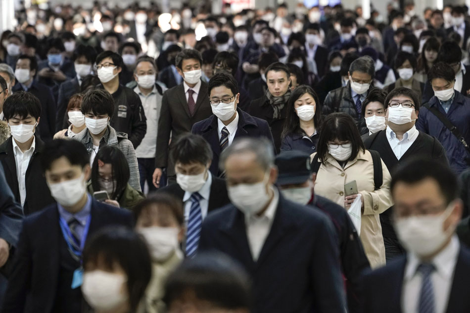  Office workers wearing protective masks to avoid infection from the coronavirus walk to their offices after taking overcrowded commuter trains, at a railway station in central Tokyo, Japan, April 6, 2020. Kimimasa Mayama, EPA-EFE