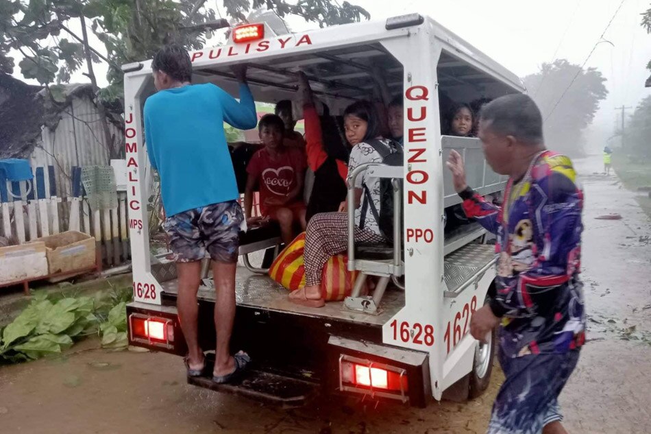 PNP implements forced evacuation in Jomalig