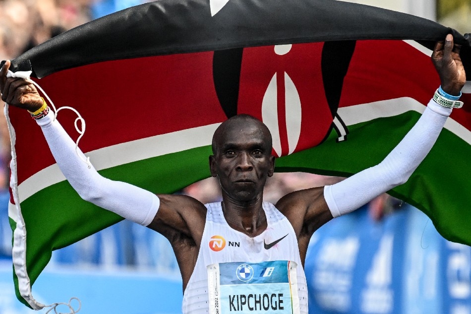 Kenya's Eliud Kipchoge celebrates after winning Berlin Marathon 2022, in Berlin, Germany, 25 September 2022. Kipchoge broke the marathon world record with a time of 2:01.09. Filip Singer, EPA-EFE.