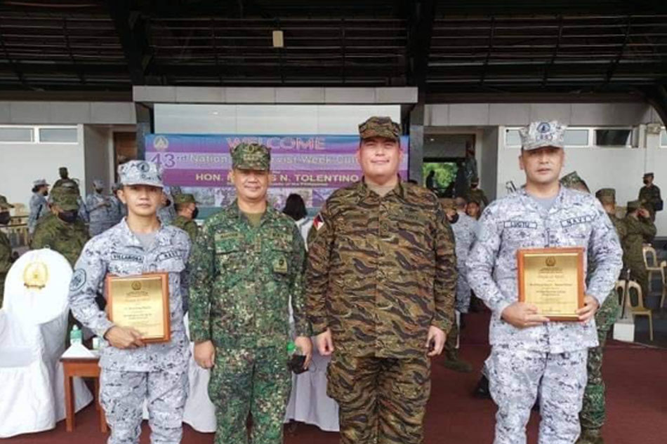  NRCen-EV head Commander James Lugtu (right) and Naval Forces Reserve-Eastern Visayas Commander Gabriel Luis Quisumbing (Res) (second from right) are joined by Col. Simplitius Adecer (second from left), deputy commander of the Naval Reserve Command, and Lt. Commander Joel Villarosa (left), commander of the 51st Naval Group Reserve, during the awarding ceremony at Camp Aguinaldo in Quezon City. Handout