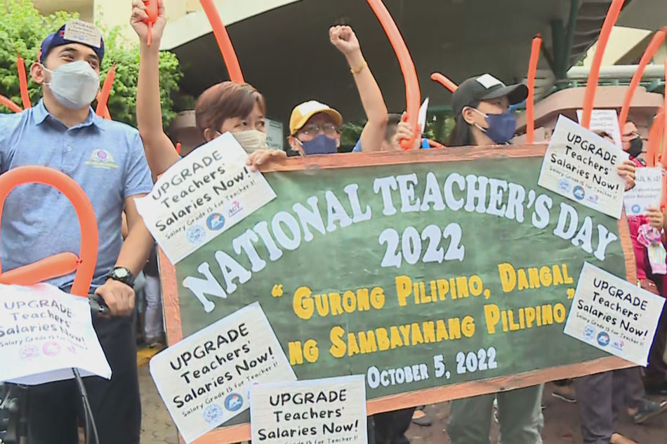 Mga teacher humingi ng dagdag-sweldo sa Araw ng mga Guro