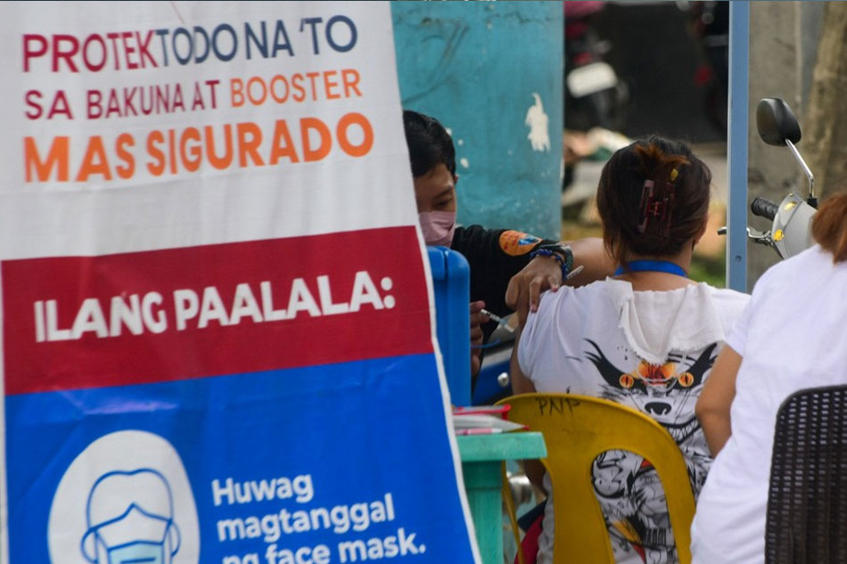 A pop-up COVID-19 vaccination site under Barangay Culiat's health center offers booster shots in Quezon City on September 5, 2022.  Mark Demayo, ABS-CBN News