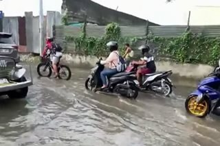 Scattered rain showers flood Valenzuela, keep employees from work