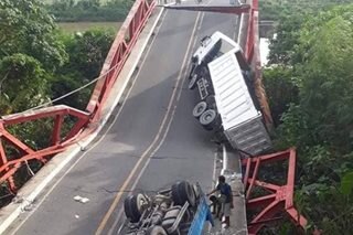 Overloading caused bridge collapse in Pangasinan: mayor