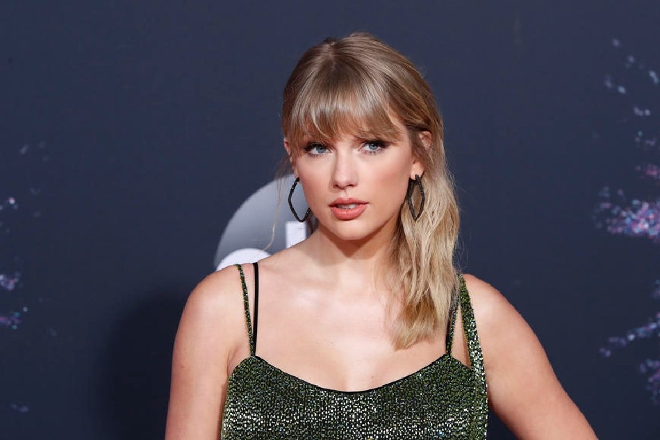 Taylor Swift poses for photographers as she arrives at the 2019 American Music Awards in Los Angeles, November 24, 2019. Nina Prommer, EPA-EFE/file