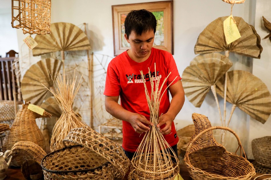 Leyte District Gives Basket Weaving A Modern Spin ABS CBN News   Jessie Arenas 