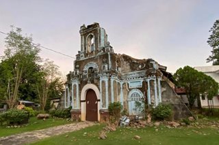 Tore ng simbahan sa Abra gumuho sa lindol