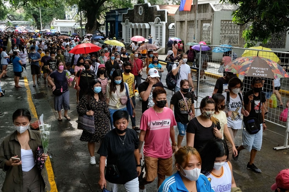 Filipinos flock to cemeteries on eve of All Souls’ Day ABSCBN News