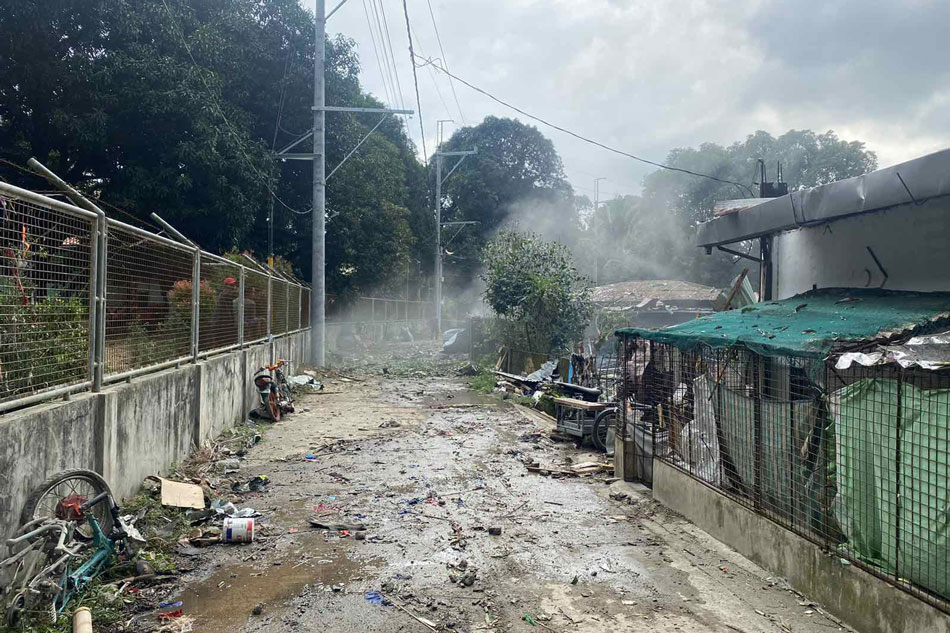 Pagawaan ng pabrika kung saan 4 ang nasaktan dahil sa isang pagsabog. 