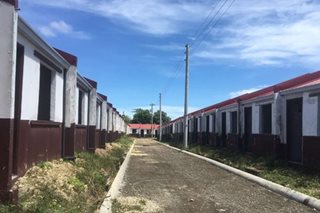 Ilang housing units para sa Yolanda survivors di pa natitirhan