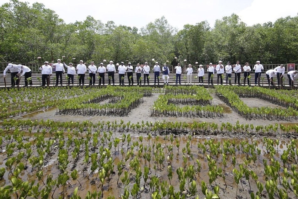 G20 Leaders pose for photos during a mangrove planting event at the Tahura Ngurah Rai Mangrove Forest Park as part of the G20 Leaders' Summit in Bali, Indonesia, 16 November 2022. The 17th Group of Twenty (G20) Heads of State and Government Summit runs from 15 to 16 November 2022. EPA-EFE/MAST IRHAM / POOL
