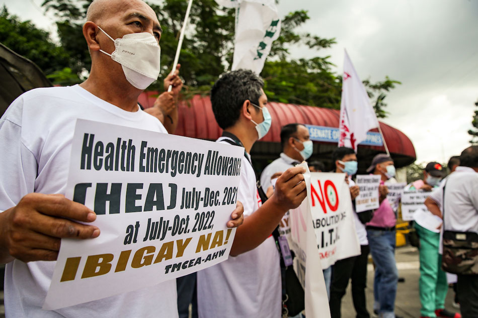 Health workers from various hospitals demand a higher public health budget during a protest at the Senate in Pasay City on Nov. 17, 2022. The group urged senators to to increase the budget for public hospitals and fund their COVID-19 benefits for the year 2023. Jonathan Cellona, ABS-CBN News