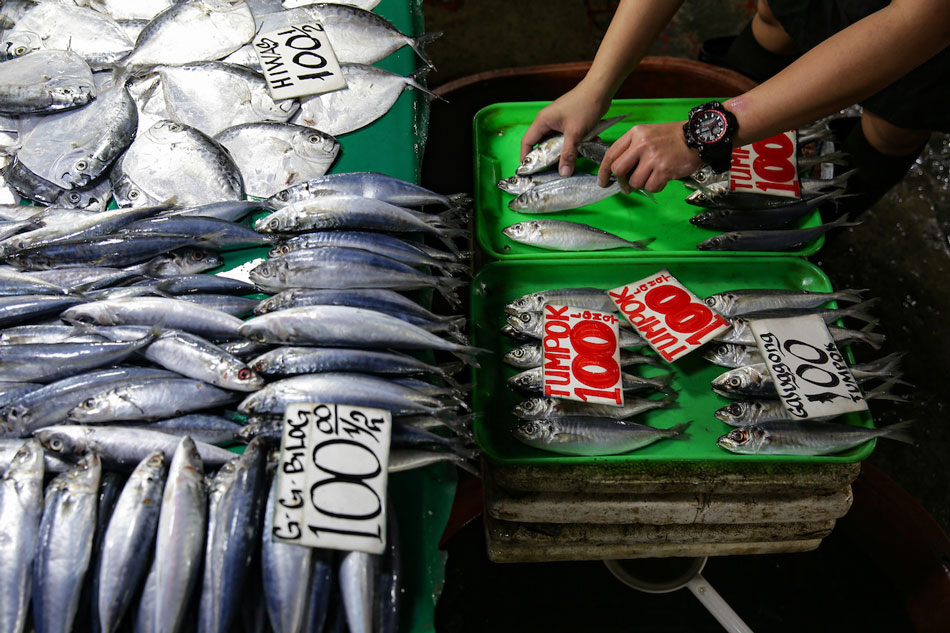 People buy fish at a public market in Quezon City on January 19, 2021. George Calvelo, ABS-CBN News