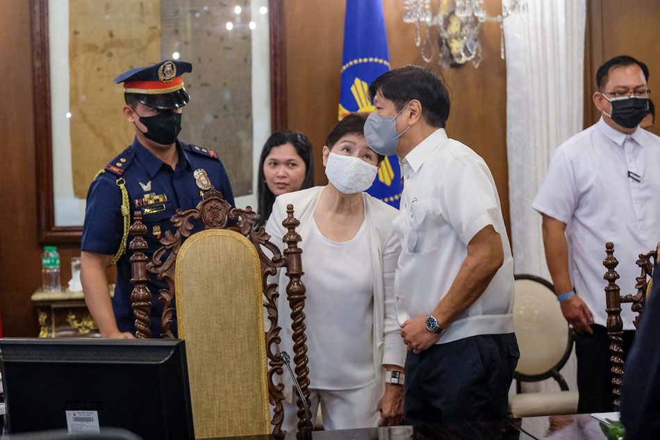 President Ferdinand Marcos Jr. speaks with Presidential Management Staff Zenaida Angping during the seventh cabinet meeting at the Malacañang Palace on Monday, September 12, 2022. Yummie Dingding , PPA/ Pool