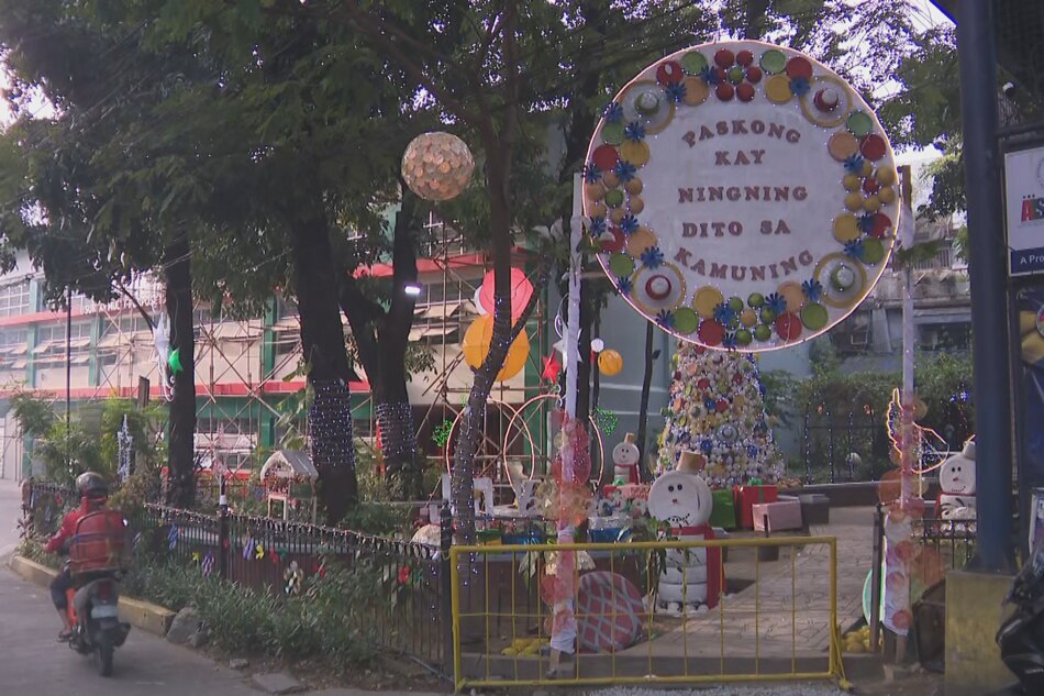DIY Christmas decors agaw-pansin sa barangay sa QC
