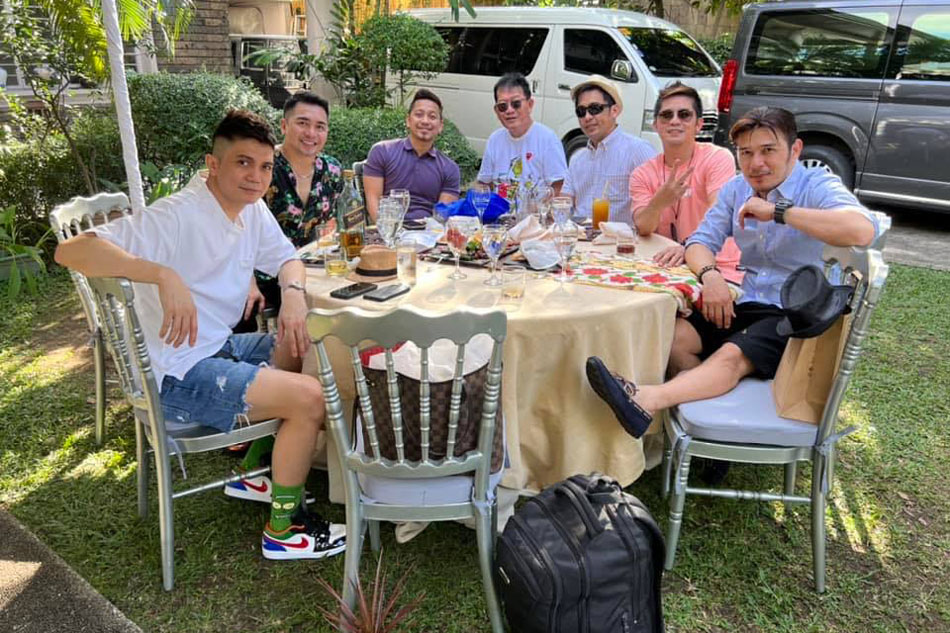  The Streetboys held a reunion last June, with Vhong Navarro and director Chito Roño, their former manager. Photo from the Facebook page of Joey Andres