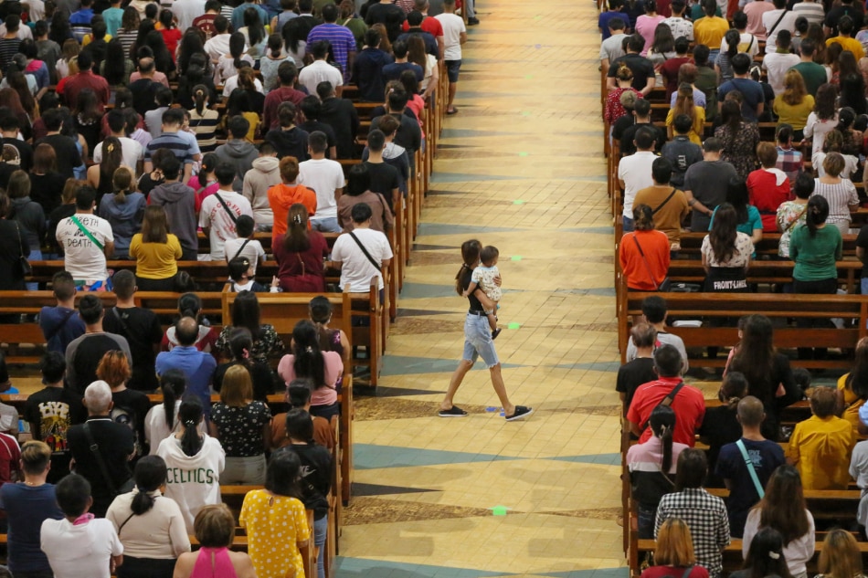 Churchgoers attend the traditional dawn mass or Simbang Gabi at the Baclaran Church in Pasay City on Dec. 16, 2022. This marks the start of the nine-day dawn masses before Christmas observed by the Catholic church. Jonathan Cellona, ABS-CBN News