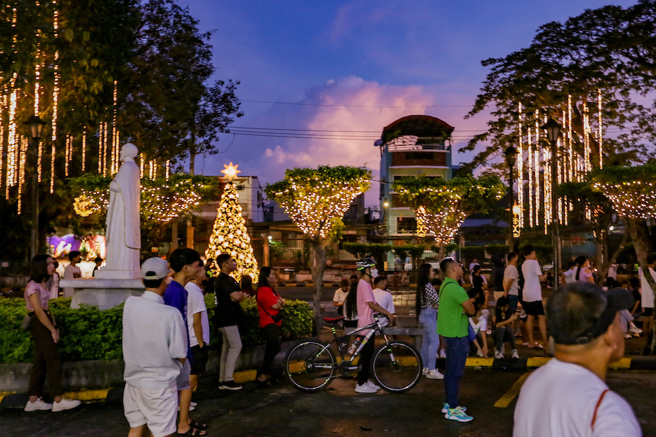 People flock to the San Felipe Neri parish church in Mandaluyong for the first day of the traditional Simbang Gabi on December 16, 2022. Many churchgoers were excited on the resumption of traditional Christmas practices after almost 3 years of pandemic restrictions. George Calvelo, ABS-CBN News