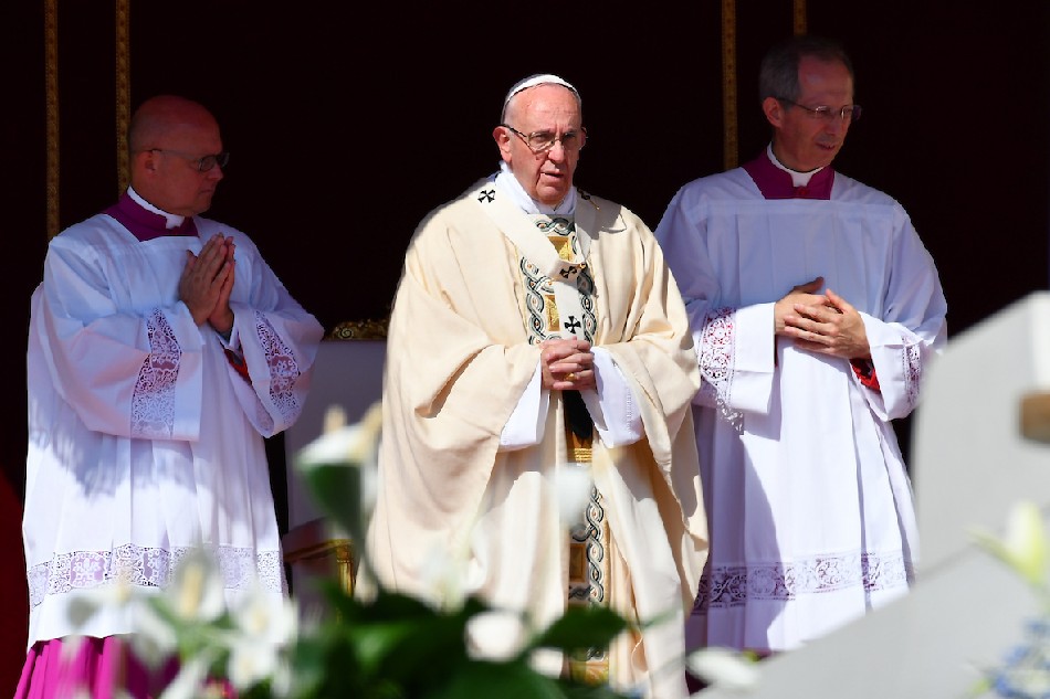 Pope Francis leads a Holy Mass at Saint Peter Square in the Vatican, on September 4, 2016. Vincenzo Pinto, AFP Photo/File