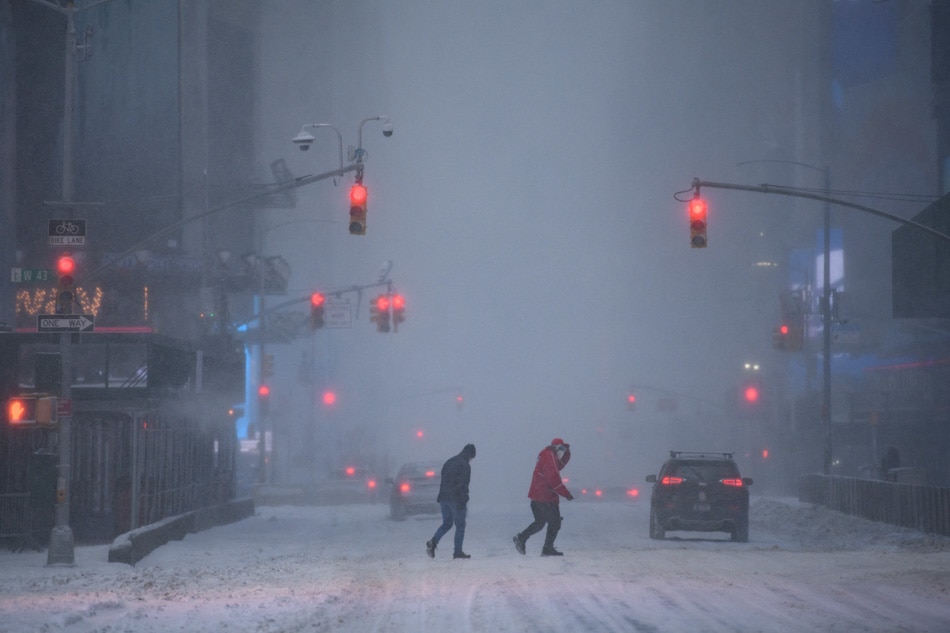 US East Coast hit by powerful snow storm