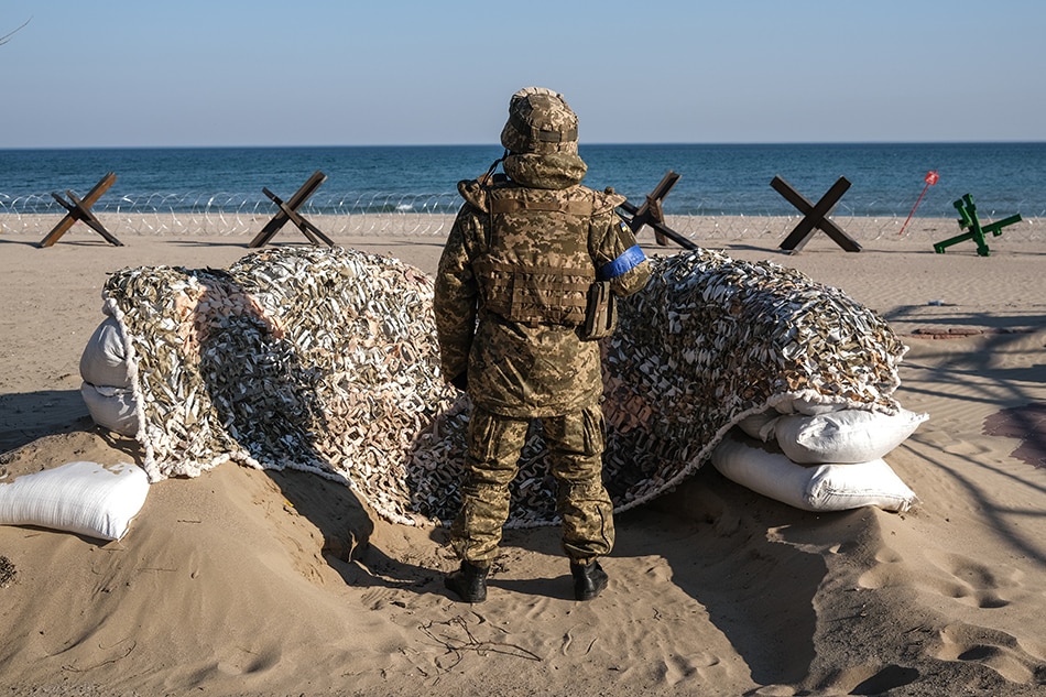A Ukrainian soldier stands guard with his gun next to barricades at the beachfront near Lusanivka in south Ukrainian city of Odesa, in Ukraine, 21 March 2022. Russian troops entered Ukraine on 24 February prompting the country's president to declare martial law and triggering a series of announcements by Western countries to impose severe economic sanctions on Russia. EPA-EFE/SEDAT SUNA