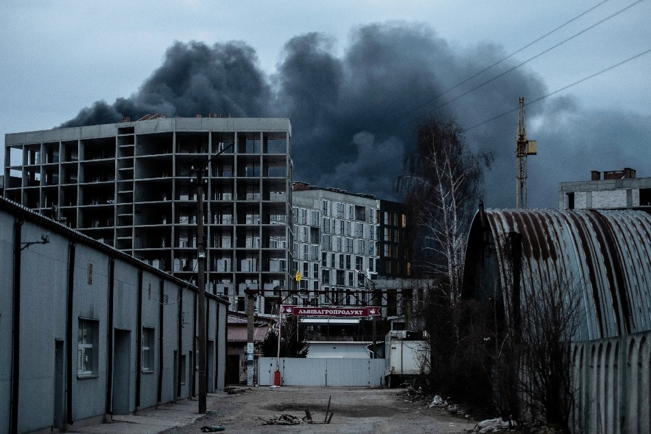 Smoke rises outside Lviv after a Russian airstrike, in Lviv, western Ukraine, 26 March 2022. Lviv Oblast governor Kozytskiy in a statement said three explosions were heard near Kryvchytsia and urged citizens to not reveal the locations on social media. Wojtek Jargilo, EPA-EFE