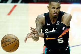 NBA: Behind Murray's 33, Spurs slip past Rockets