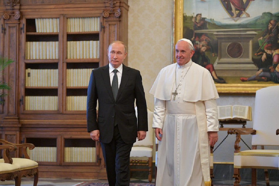 Pope Francis (R) and Russian President Vladimir Putin (L) meet at the Vatican, July 4, 2019. Putin arrived for a one-day visit to Vatican and Rome to meet with the Pope and Italian leaders. Alexei Druzhiin, EPA-EFE/Sputnik/Kremlin Pool 