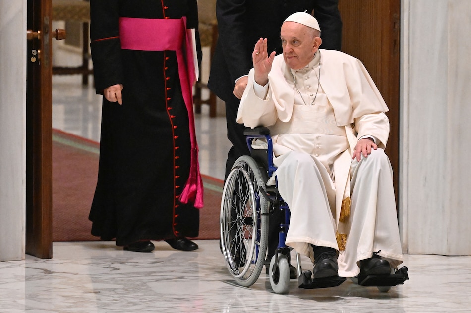 Pope Francis arrives on wheelchair during the audience to the Participants to Plenary Assembly of the International Union of Superiors General on May 5, 2022 in the Paul VI hall at the Vatican. Alberto Pizzoli, AFP/File 