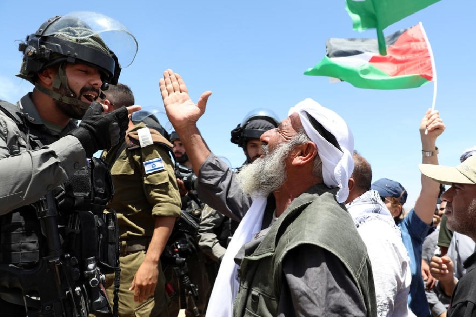 Palestinian protesters confront Israeli security forces during a rally against the eviction of about 1,000 Palestinians in the West Bank village of Yatta, on May 20, 2022. Abed Al Hashlamoun, EPA-EFE