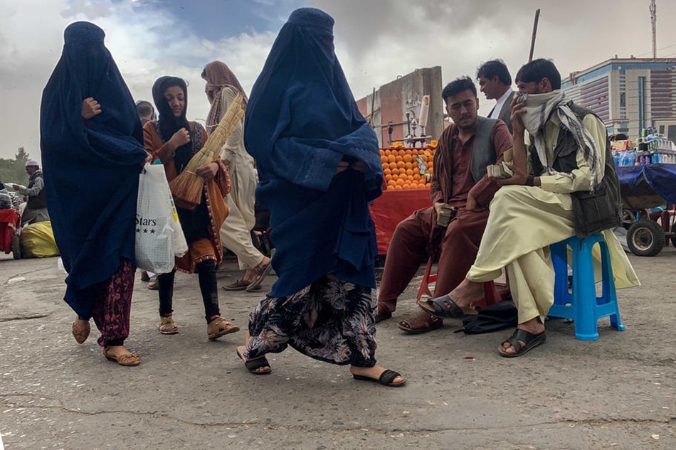 Afghan women walk on a road in Kabul on May 10, 2022. EPA-EFE/Stringer