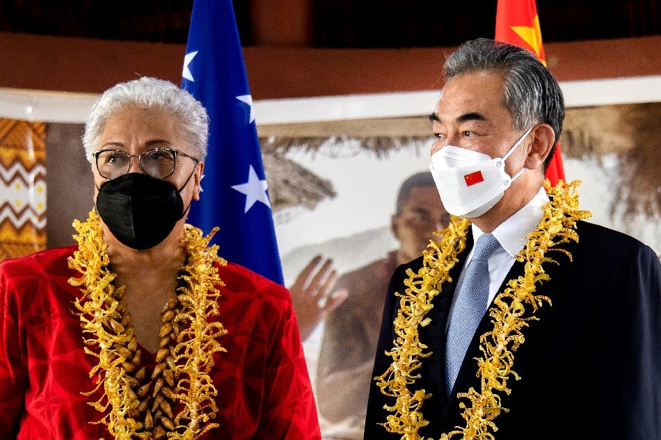 This picture released by the Samoa Observer on May 28, 2022 shows Chinese Foreign Minister Wang Yi (R) and Samoa Prime Minister Fiame Naomi Mataafa attending agreements signing ceremony between the two countries in Apia. Vaitogi Asuisui MATAFEO / SAMOA OBSERVER / AFP
