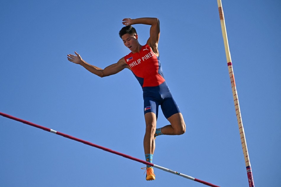 Philippines' Ernest John Obiena competes in the men's pole vault final during the World Athletics Championships at Hayward Field in Eugene, Oregon on July 24, 2022. Ben Stansall, AFP