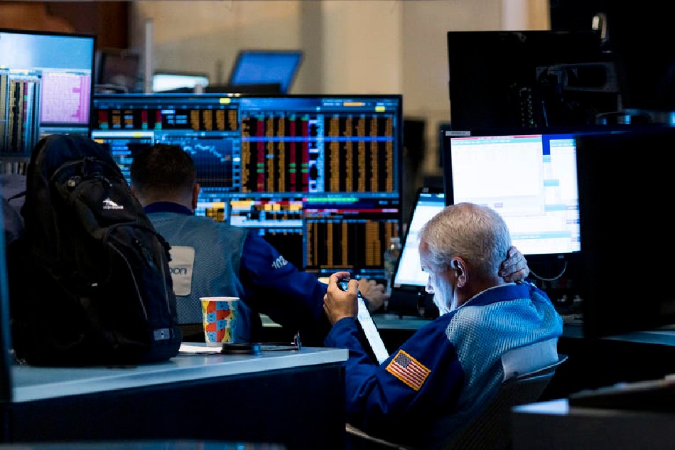 Traders work on the floor of the New York Stock Exchange in New York, New York, USA, Aug. 22, 2022. Justin Lane, EPA-EFE/File