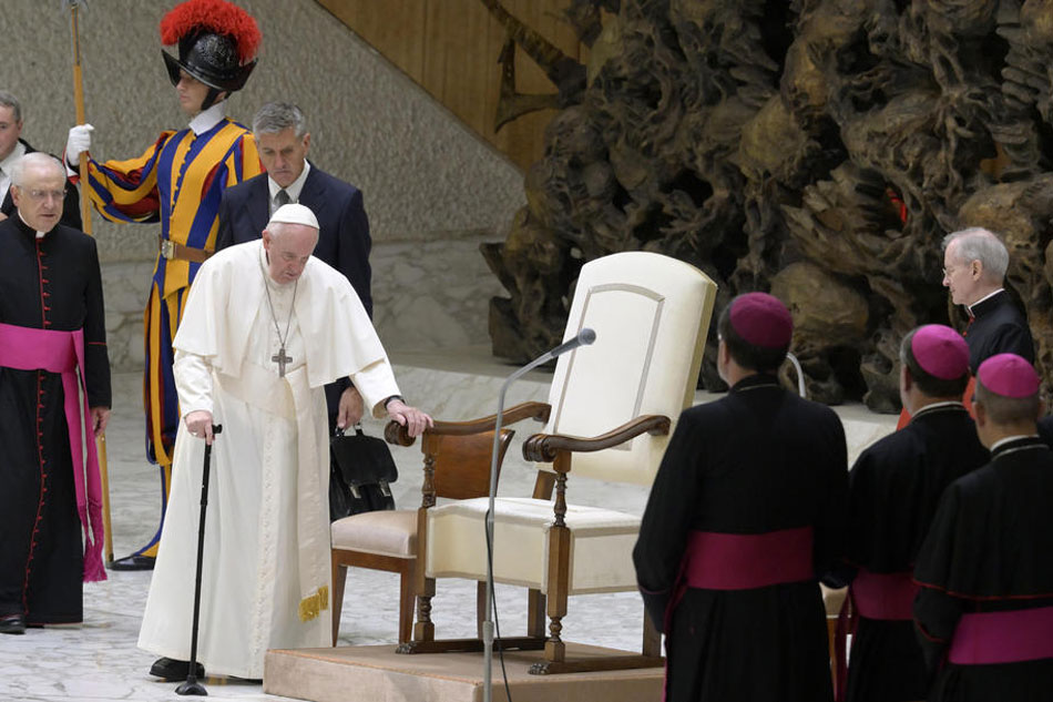 Pope Francis arrives to an audience in the framework of the pilgrimage of French altar servers to Rome, at Nervi Hall in Vatican City, August 26, 2022. Claudio Peri, EPA-EFE/ANSA