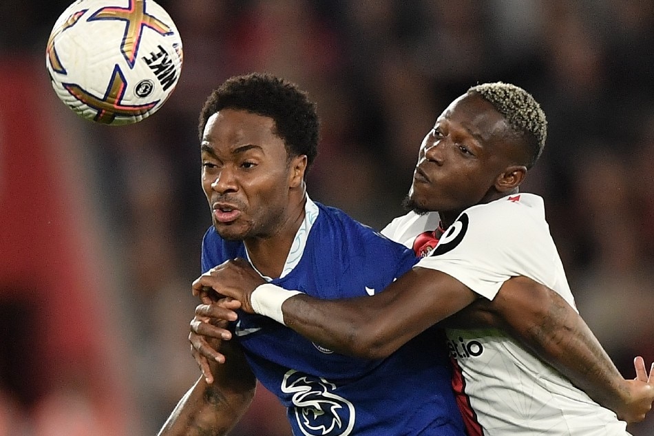 Chelsea's Raheem Sterling (L) in action against Southampton's Moussa Djenepo (R) during the English Premier League soccer match between Southampton FC and Chelsea FC in Southampton, Britain, 30 August 2022. Vince Mignott, EPA-EFE